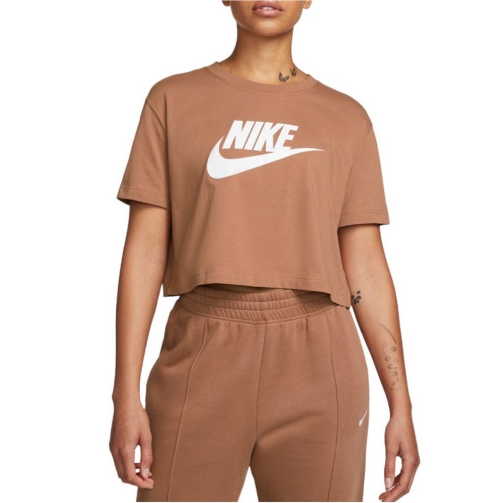 Nike Loose Fit Cropped Tee XS